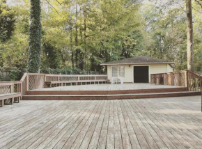 Over 1 Acre Private 3 Bedroom Home 10 Minutes From Buckhead